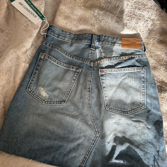 H&M denim ripped skirt - Picture 2 of 4